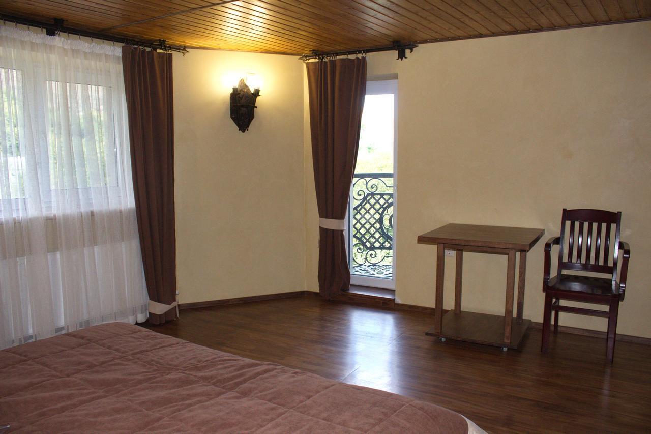 Smotrytska Vezha Hotel คาเมียเนตส์-โปดิลสกี ภายนอก รูปภาพ