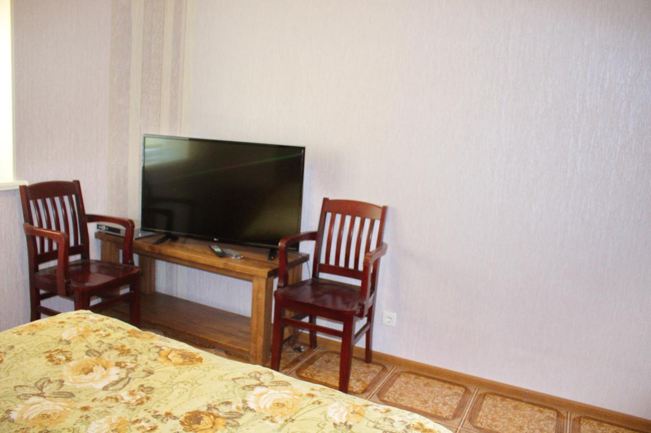 Smotrytska Vezha Hotel คาเมียเนตส์-โปดิลสกี ภายนอก รูปภาพ
