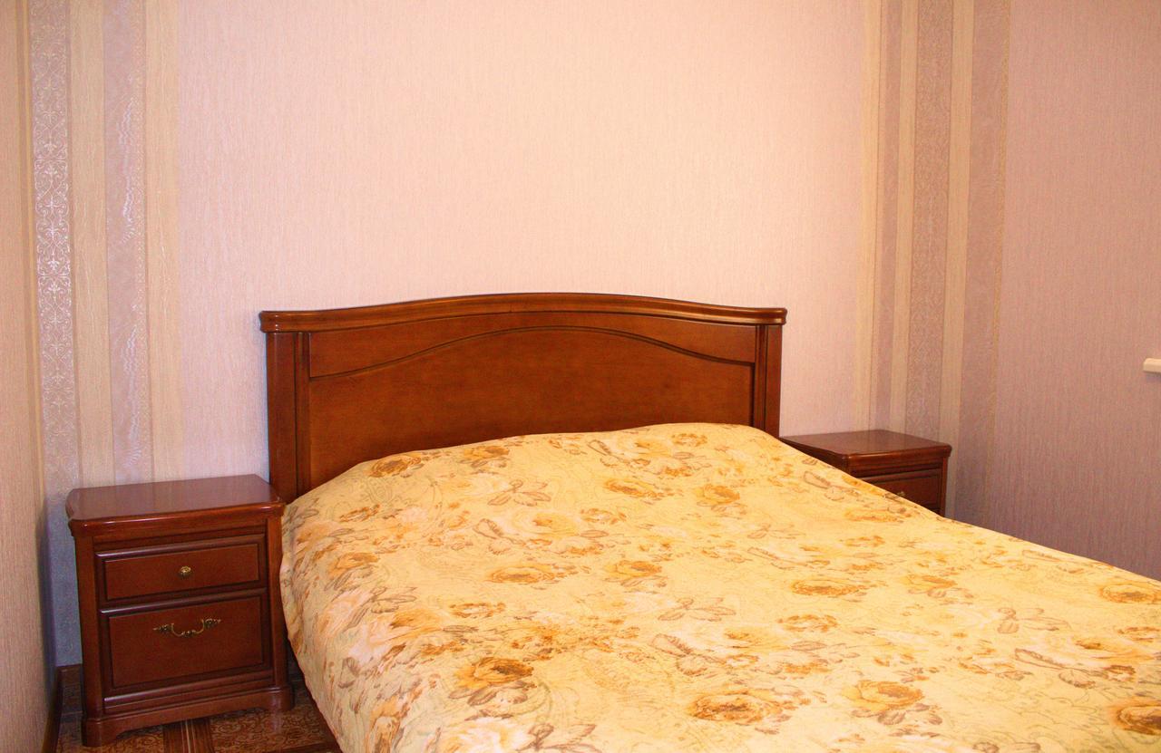 Smotrytska Vezha Hotel คาเมียเนตส์-โปดิลสกี ภายนอก รูปภาพ
